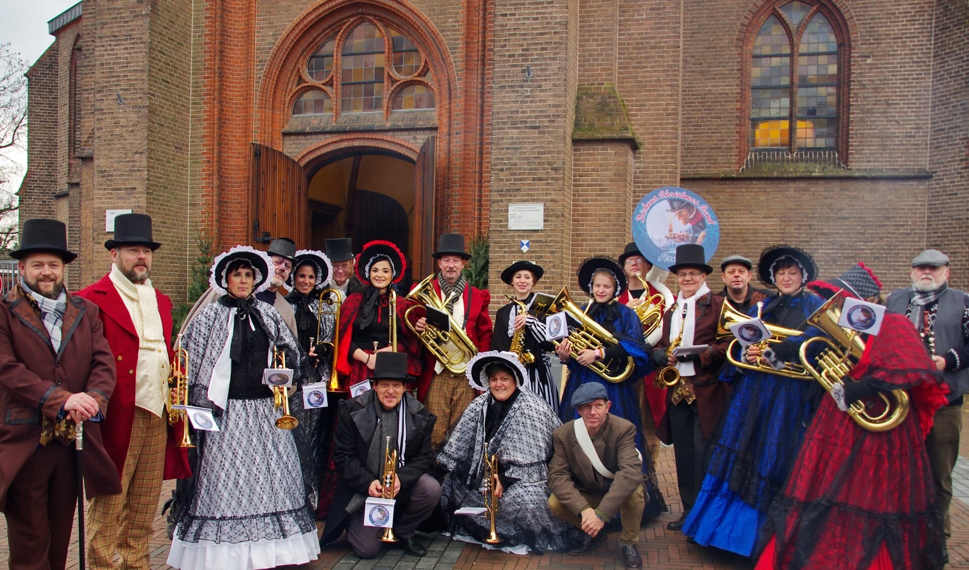 Tijdens de kerstperiode transformeert de Arnhemse Stageband zich in een Dickensorkest.  