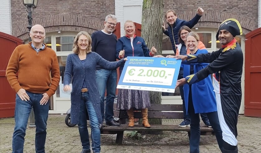 <p>Van links naar rechts: Ed van Zoolingen, Hedy van der Poel, Esther Ligthart, Maico Boumans, Jan-Willen van de Berg, Mirjam Rijnsburger, Véronique Baar en Mujibor de Graaf.</p>