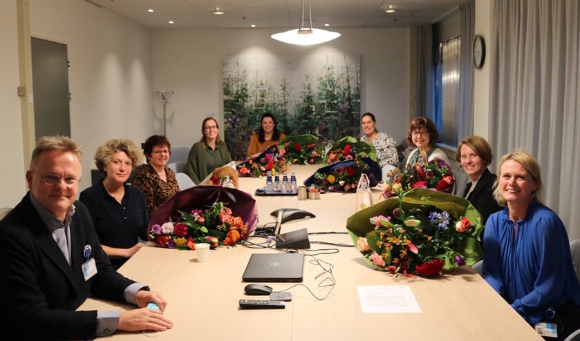 Bloemen bij de totstandkoming van de Verpleegkundige Staf.