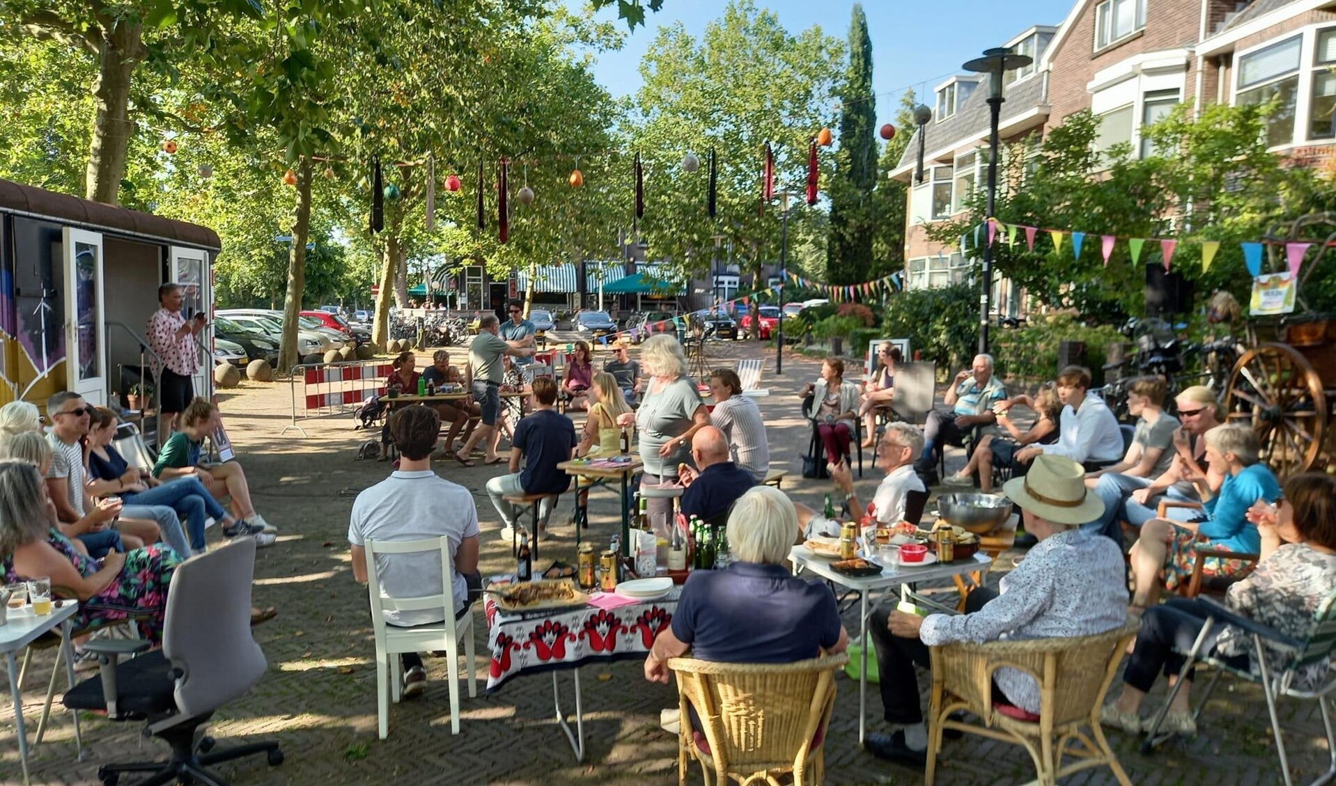 Feestelijke bijeenkomst op het Daalseplein.