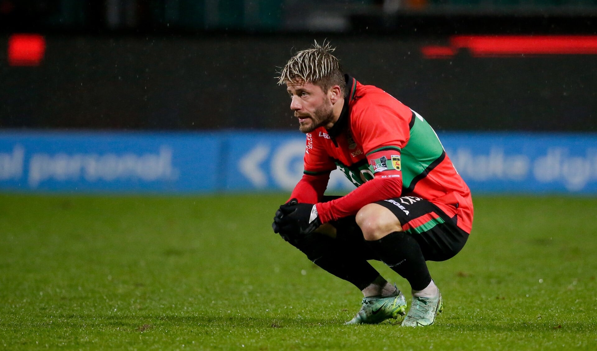 Lasse Schöne is teleurgesteld na de wedstrijd tegen SC Cambuur. (Foto: Broer van den Boom/Orange Pictures)