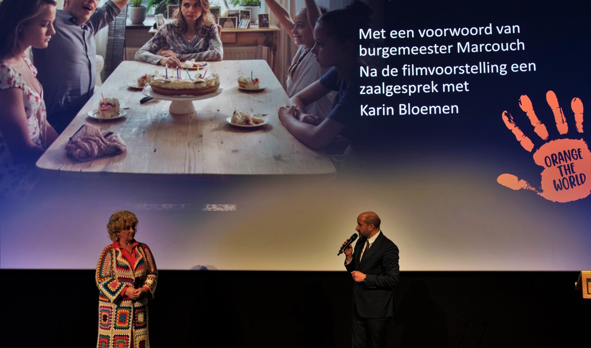 Karin Bloemen en burgemeester Ahmed Marcouch op het podium van Focus Arnhem.