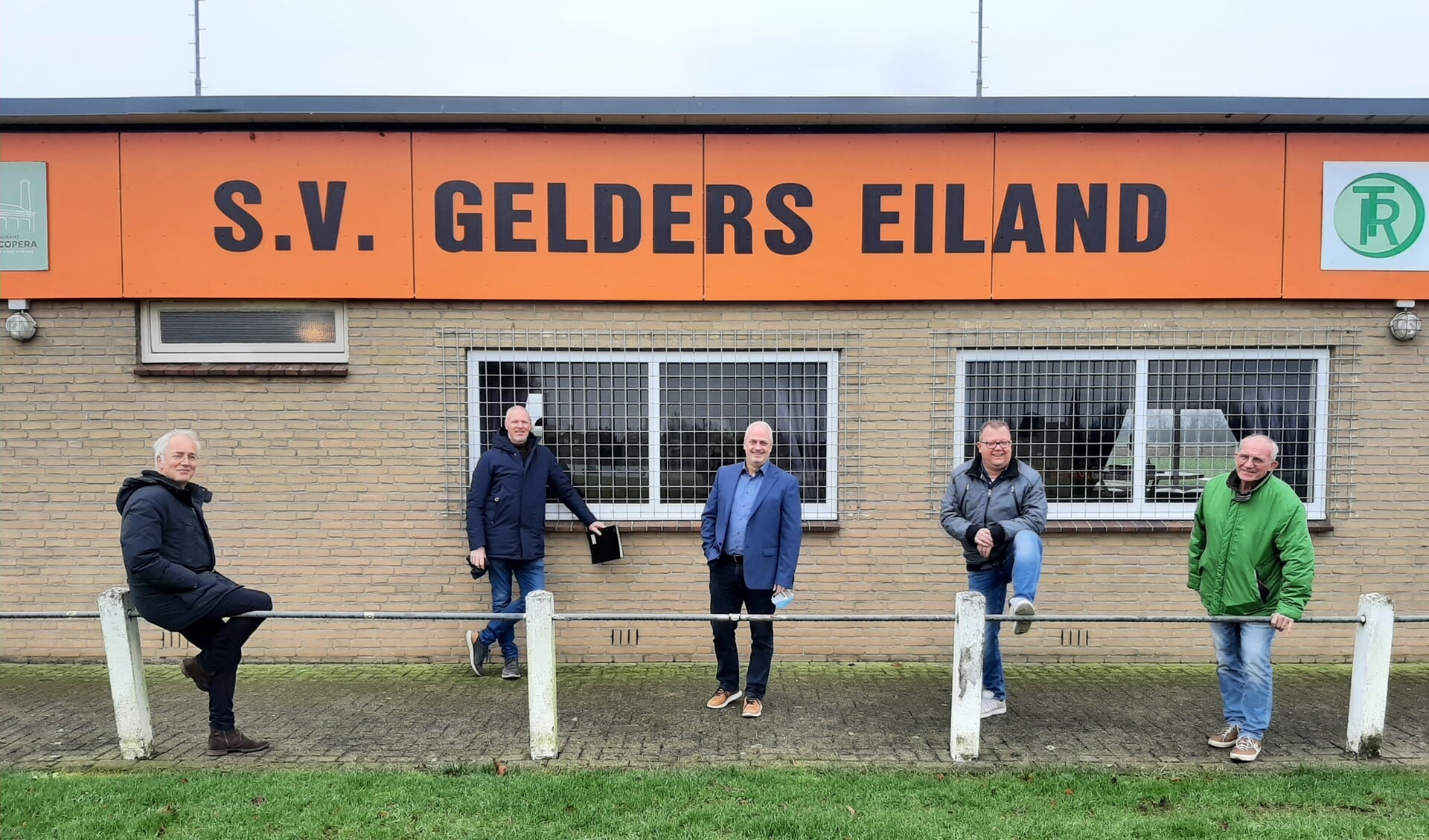 Frank Boschman, Piet Gesthuizen (gemeente Zevenaar), wethouder Nanne van Dellen, Carlo Bouwman en Cees Blij