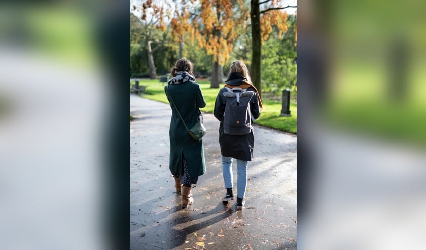 <p>Fotoserie van Humanitas Jongeren in Rouw. Met vrijwilliger Sophie en deelnemer Ilja. (foto: Anneke Hymmen)</p>