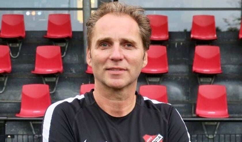 "Zelf voetballen is het leukste wat er is, voetbaltrainer zijn het op één na leukste.”