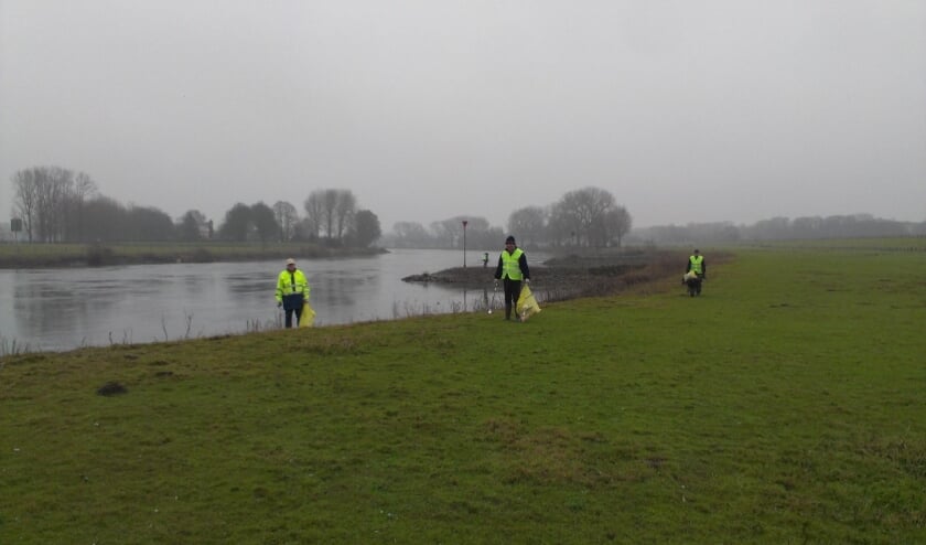 <p>Ook de uiterwaarden worden opgeruimd. (foto: Harry Knuman)</p>
