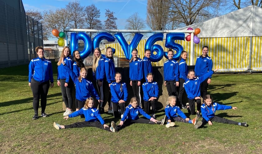 <p>Ook de turnselectie vierde 65 jaar DGV mee. (Eigen foto)</p>