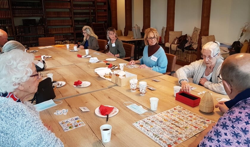 <p>Deelnemers en vrijwilligers zijn blij dat ze elkaar weer kunnen ontmoeten. (foto: Monique Ritzen)</p>
