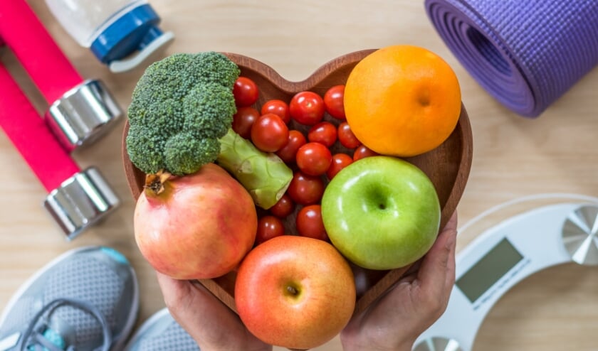 <p>Fruitschaal en attributen verwijzend naar webinars.</p>