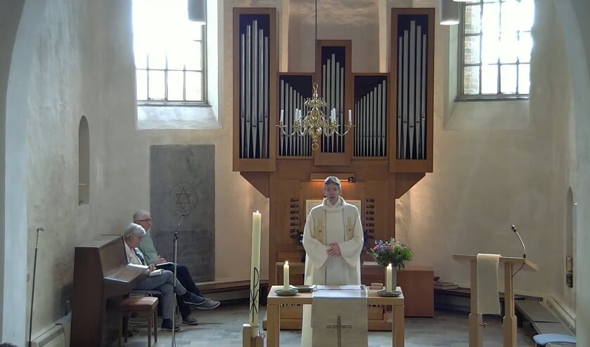 <p>Beeld uit de livestream van zondag 16 mei. (foto: PKN Heumen)</p>