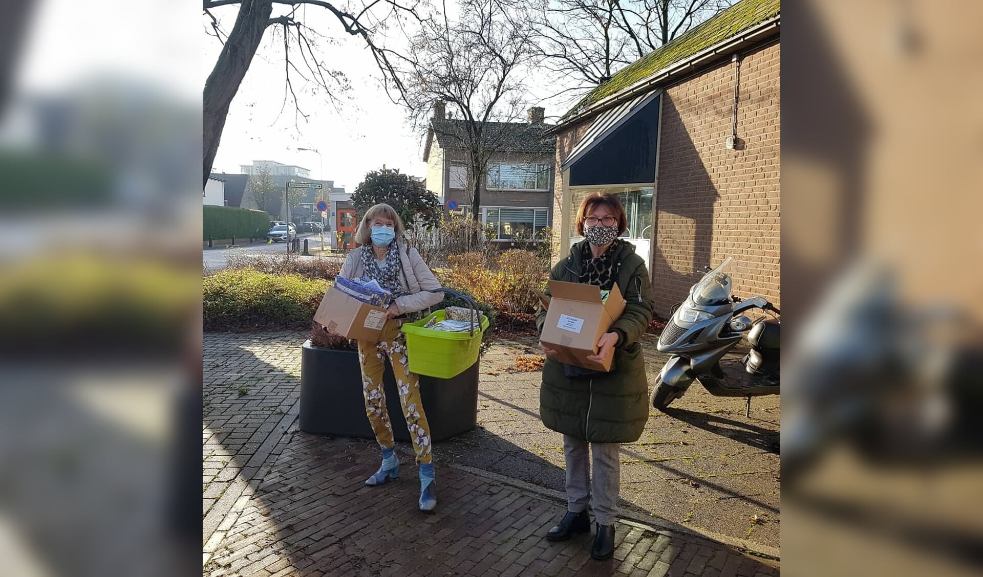 Twee dames uit Ochten en IJzendoorn in actie voor 'Samen is Leuker'. (foto: organisatie Samen is Leuker)