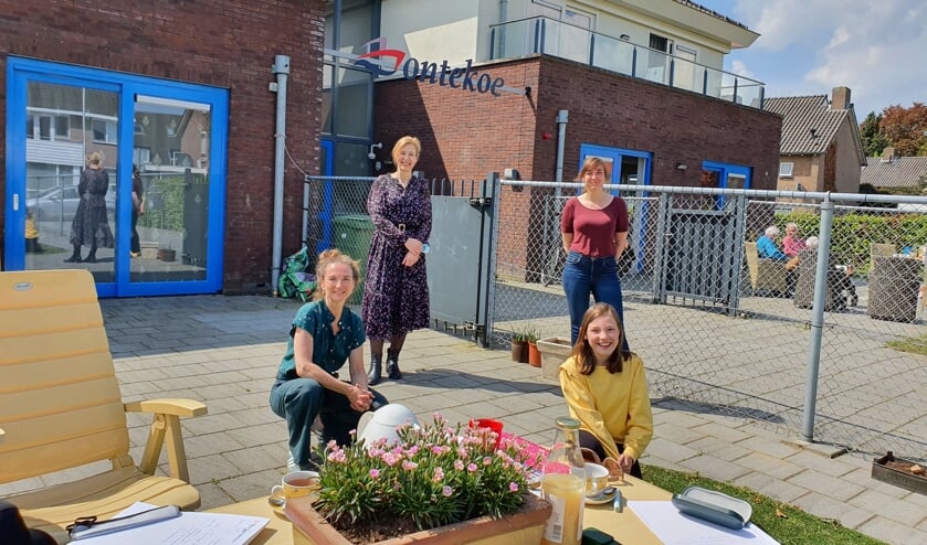 <p>Van lnks naar rechts: Saskia Henze, Myriam Lagemaat Meddens, Lisette Arnts en Julia Meeuwsen. (foto: Zorgcentrum Bontekoe)</p>