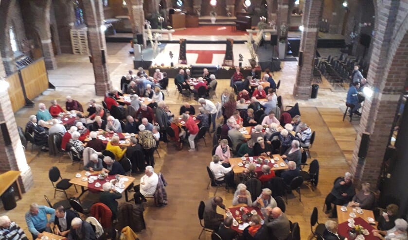 <p>Gezellige koffieochtend in de Zandse Kerk (voor coronatijd). (foto: Herman Geerts)</p>