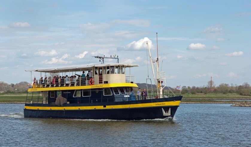 <p>De Blauwe Bever op weg naar een mooie bestemming. (foto: Stichting Rijnoevervaarten)</p>