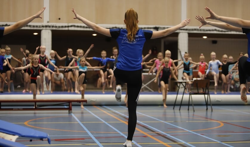 <p>Warming up bij de clubkampioenschappen. (foto: Charlotte Jansen)</p>