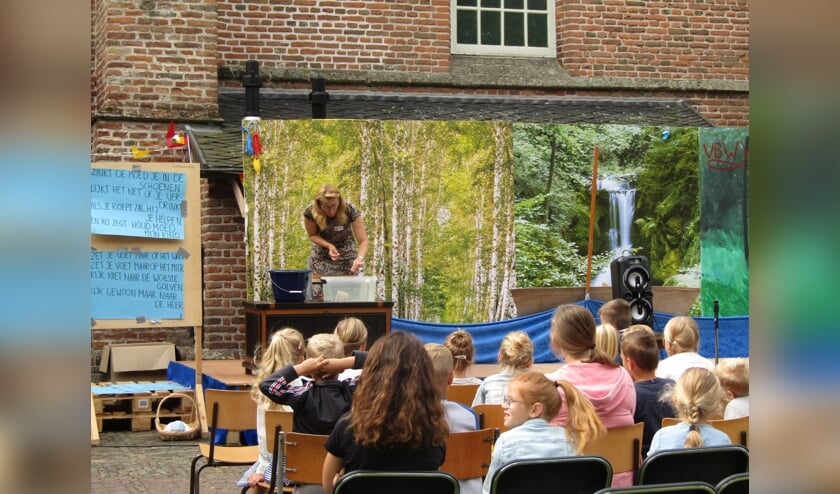 <p>VakantieBijbelWeek in IJzendoorn wordt buiten gehouden met het thema 'Hallo, contact?!' (foto: VBW IJzendoorn)</p>