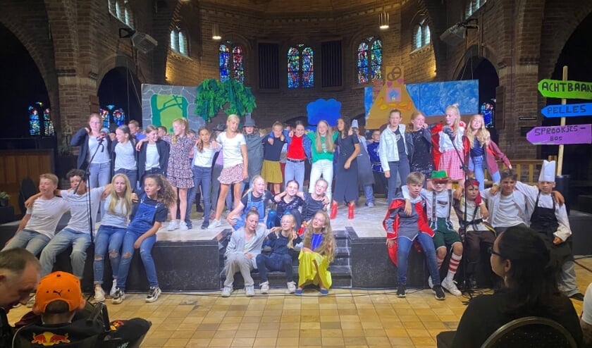 <p>Groep 8 IKC Binnenste Buiten voert eindmusical op in de Zandse Kerk. (Ffoto: Dieteke Lemos)</p>