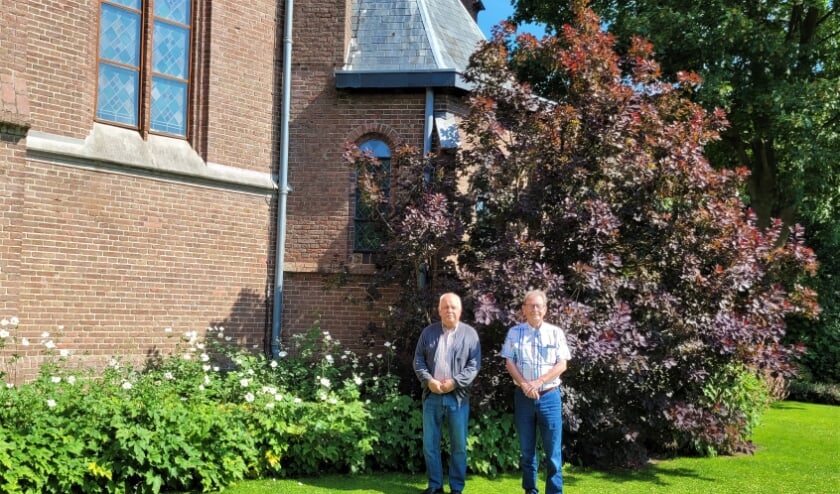 <p>Peter Koopmans en Henny Heijting: “Onze kerk heette het ‘Huis van God’, maar we noemen het nu het ‘Huis van Loo’”<br> (Foto: Alie Engelsman)</p>