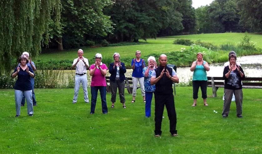 <p>Demo Tai Chi groep. (foto: A.K.)</p>