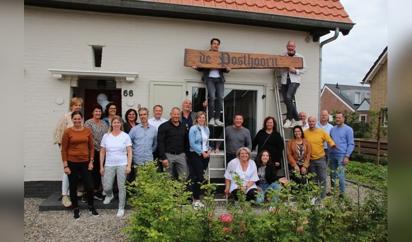 <p>De helpers van de renovatie De Posthoorn Leuth. (foto: Bert Roodbeen)</p>