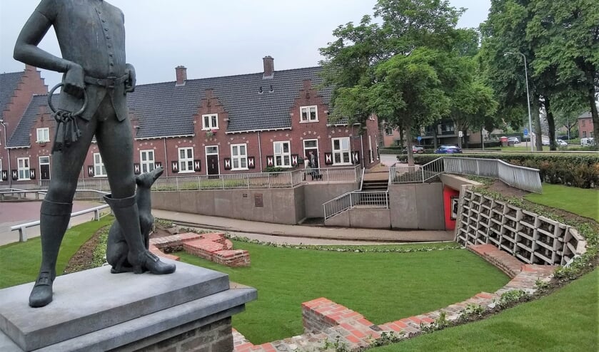 <p>Arnhemse Poort. (foto: HKH/Hist. Kr. Huessen))</p>