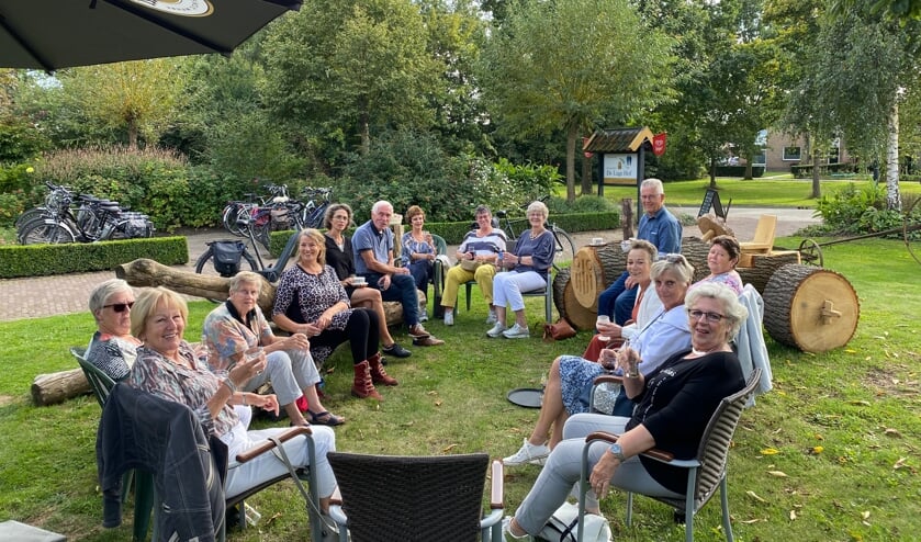 <p>Team vrijwilligers Huiskamer van Elst. (acht personen afwezig). (foto: Hester van Aalst)</p>