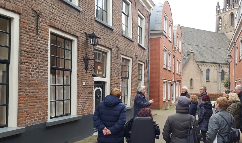 <p>Stadswandeling vanaf Hof van Hessen. (foto: Lian van der Zon)</p>