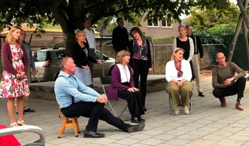 Theaterzanggroep ‘Schudden voor gebruik’.