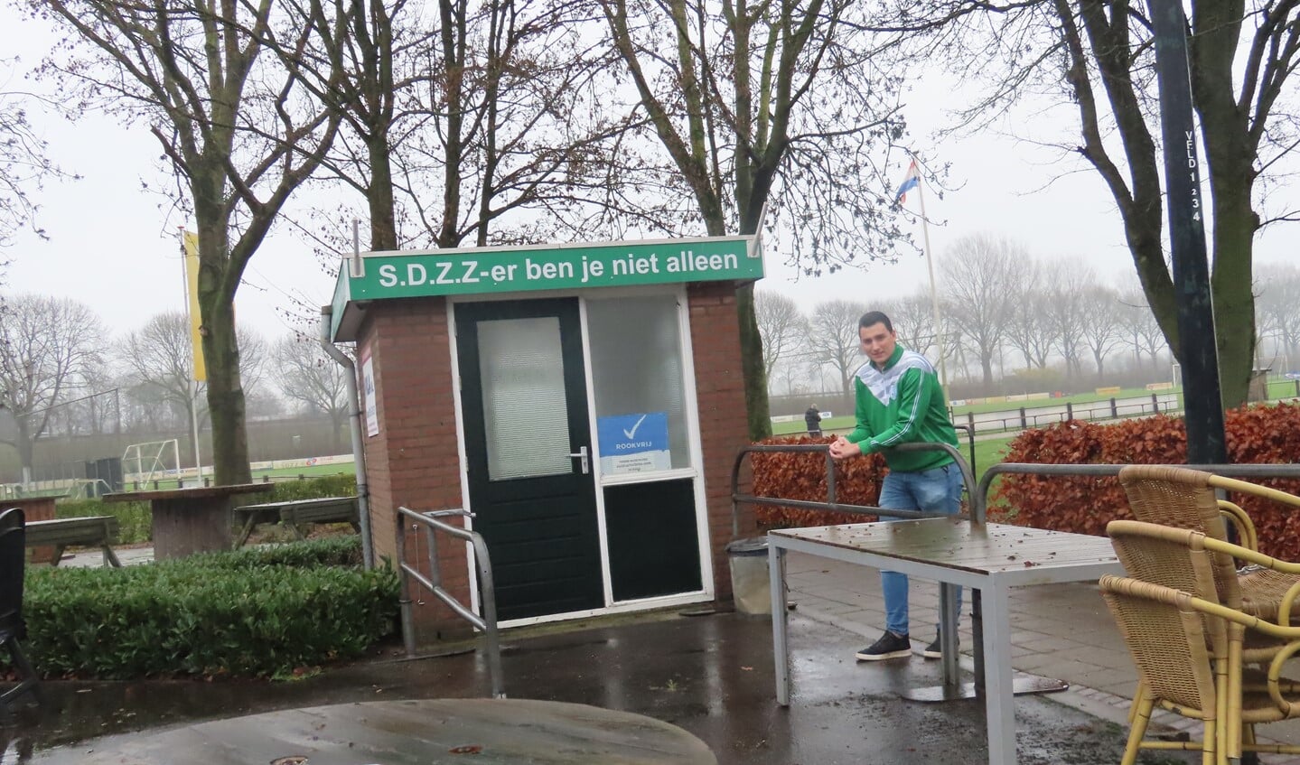 "Wie verzint het om een vijfdeklasser tegen een derdeklasser te laten voetballen?"