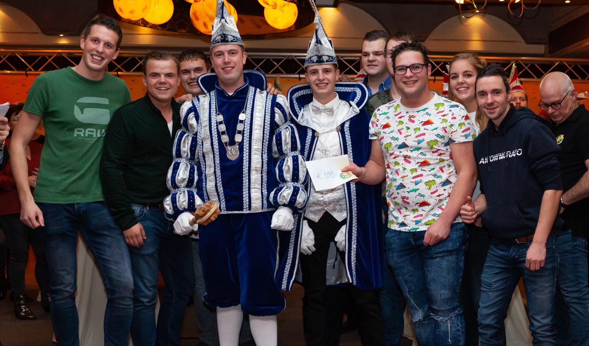 Prins Thijs  met vriendengroep 'de Prutsers' (foto: Eddy de Wild)
