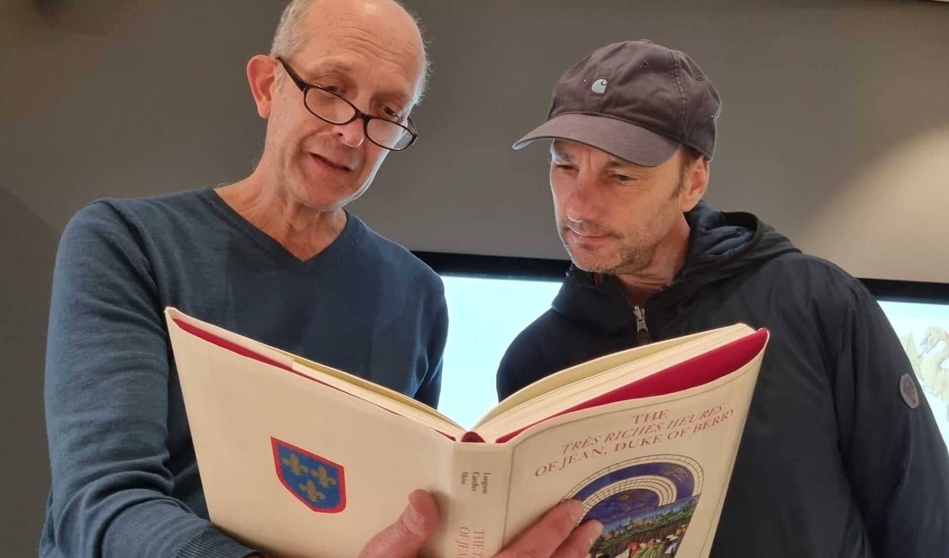 Thomas van Luyn (rechts) en Peter van der Heijden, conservator Gebroeders van Lymborch Huis. 