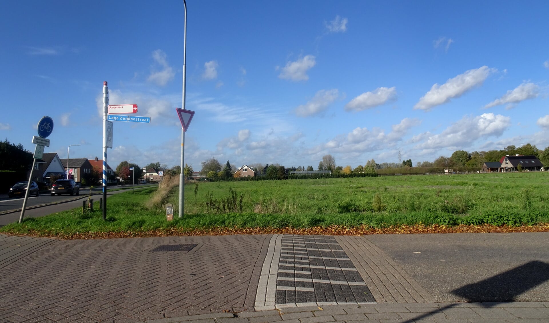 Een veilige kruising Lage Zandsestraat - Van der Mondeweg is een zware voorwaarde. 