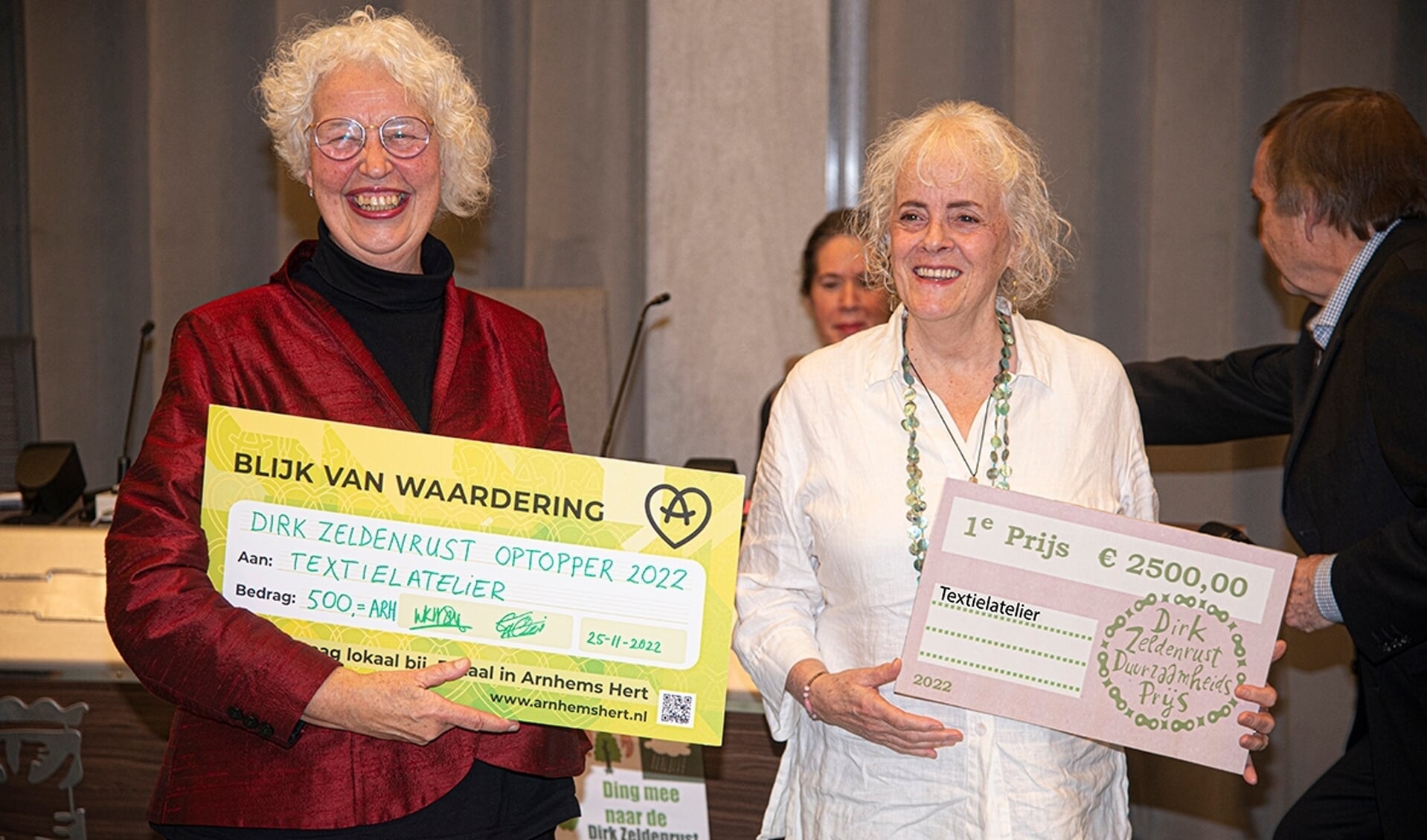 De winnaars van de Dirk Zeldenrust Duurzaamheidsprijs. V.l.n.r. Margriet Bleijenberg en Gerrie Peters.