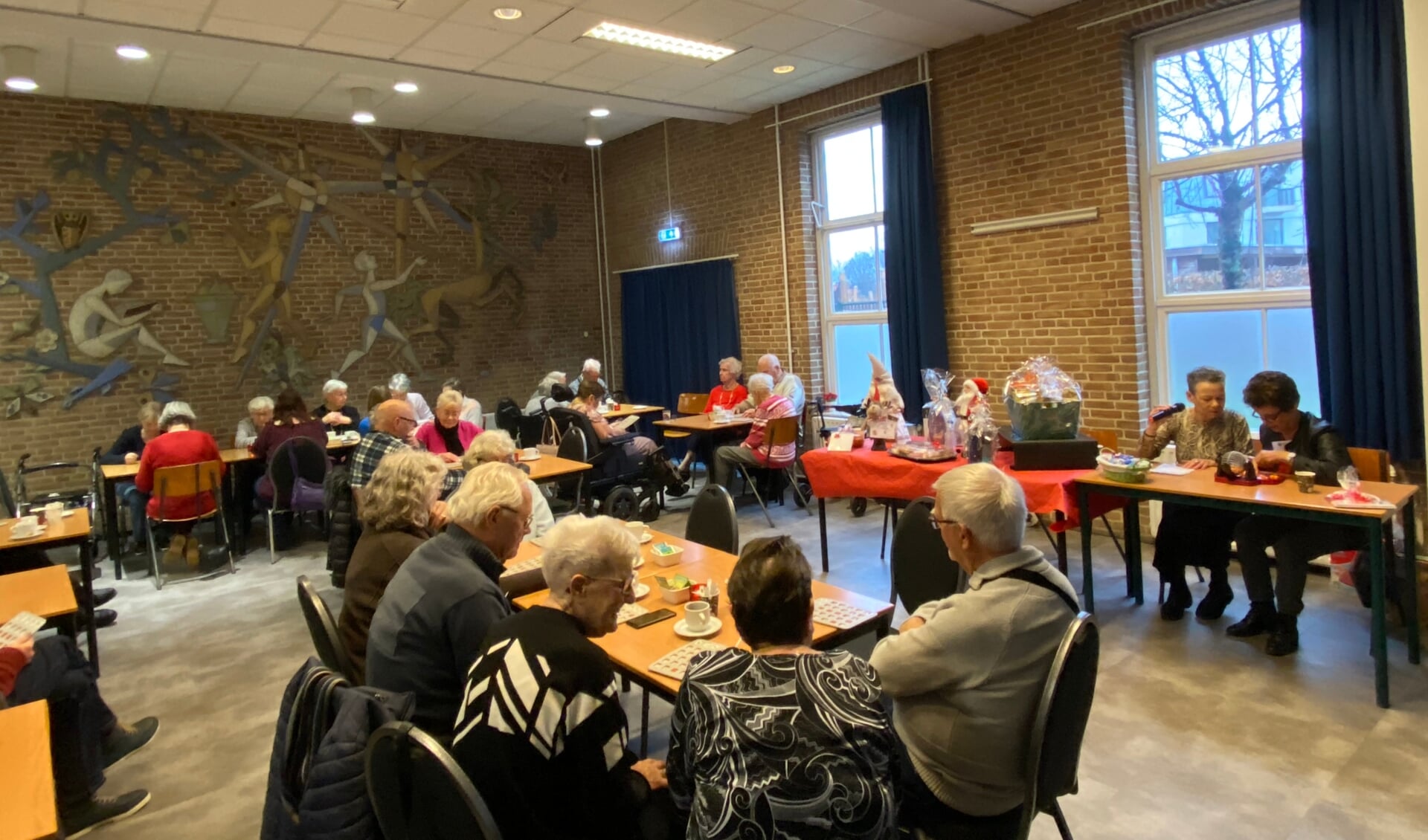 Bingo in De Wieken, georganiseerd door stichting Ontmoeten en Verbinden Elst. (foto: Hester van Aalst)