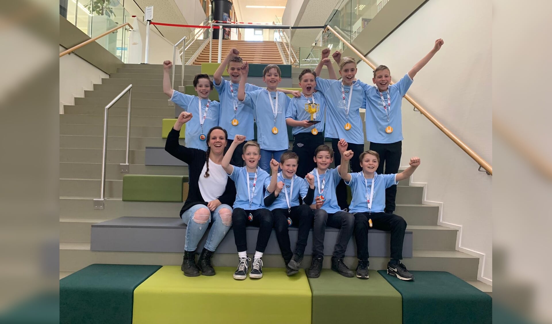 De winnende groep 8 van basisschool 't Vossenhol.