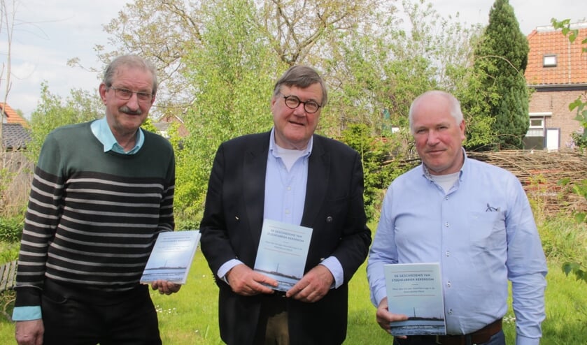 <p>Gerrit Anneveld, auteur Jan Alexander en Rik van de Laak. </p>