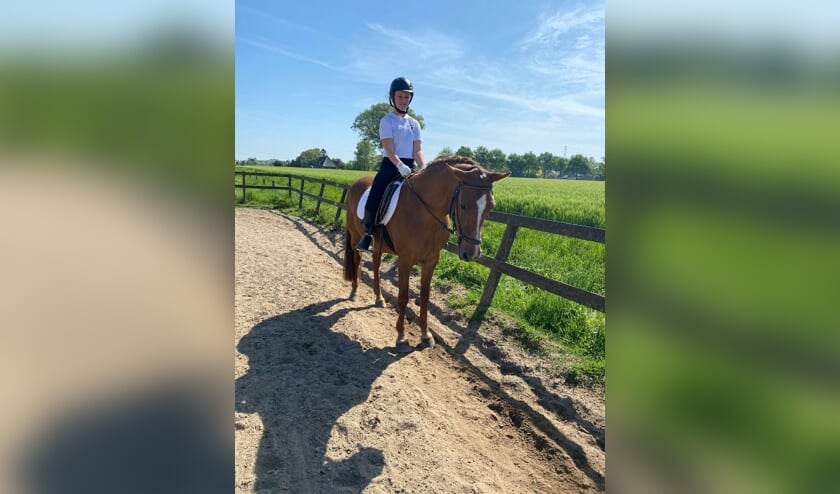 <p>Esra de Jong op Zita. </p>