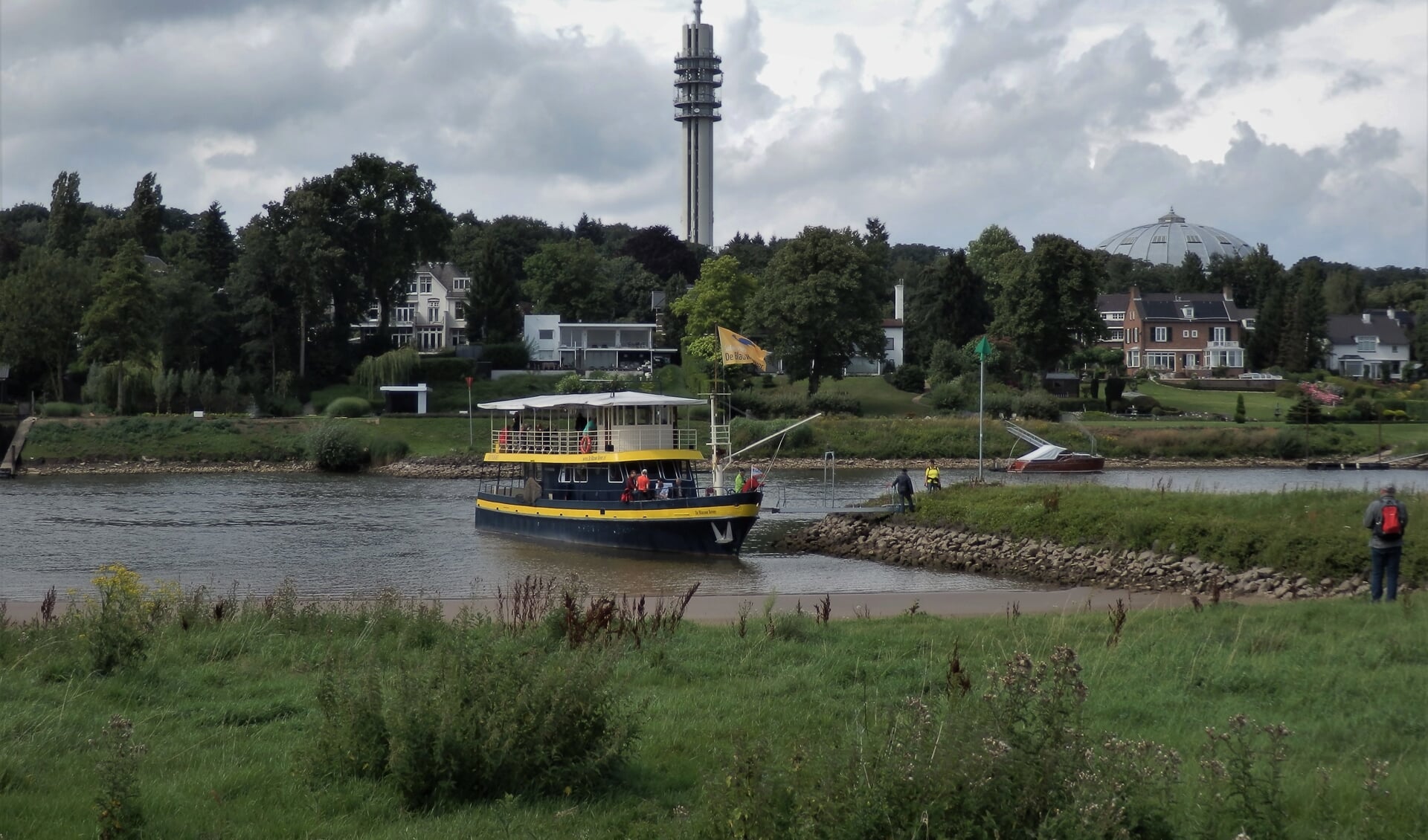 Herbeleef De slag om Arnhem op de Blauwe Bever vanaf het water.