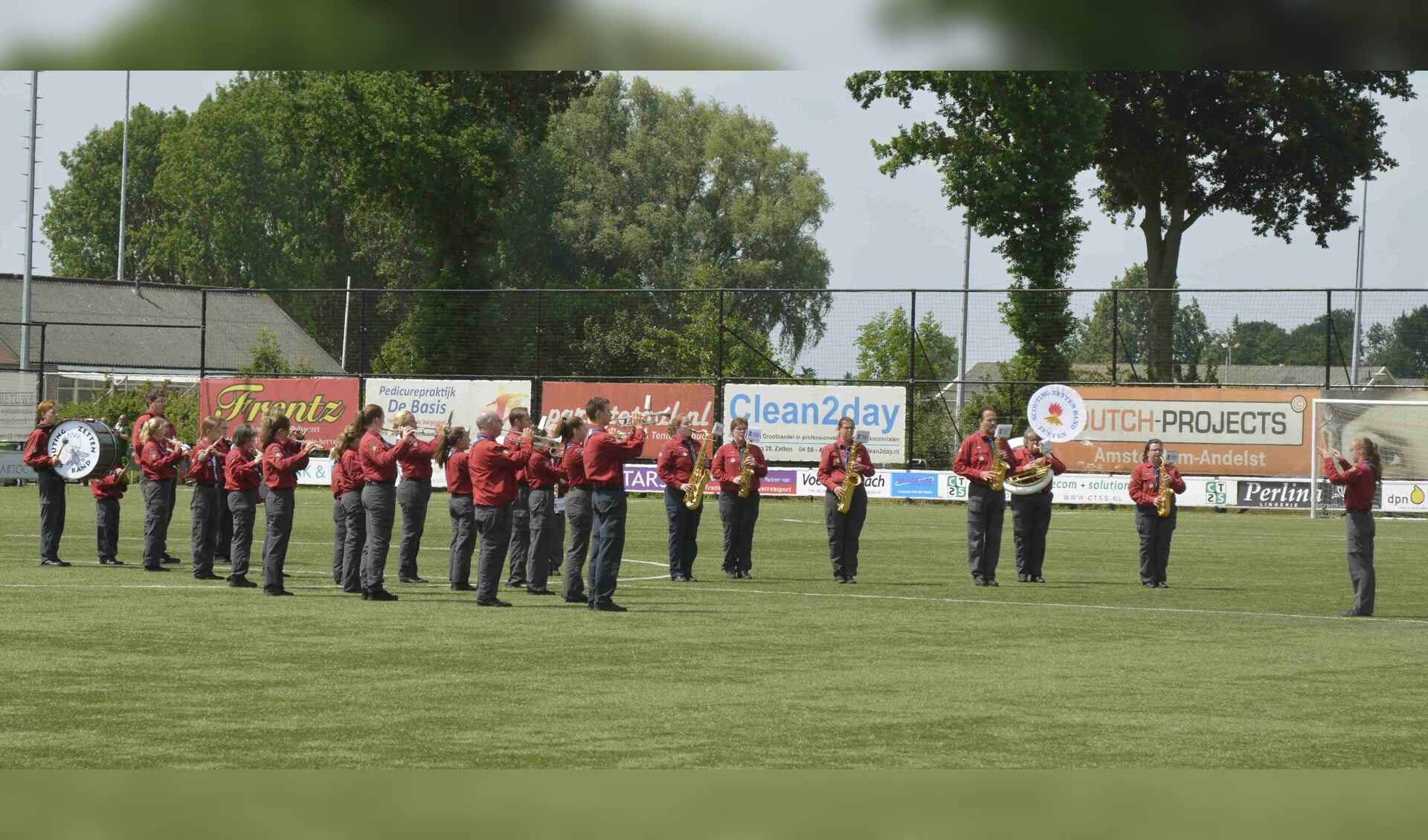 Optreden in Zetten. 