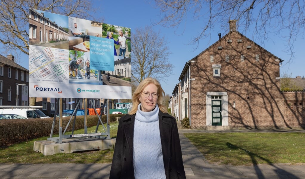 Manager volkshuisvesting Wieke van Veldhuizen bij de renovatie in Heseveld. (Foto: Portaal)