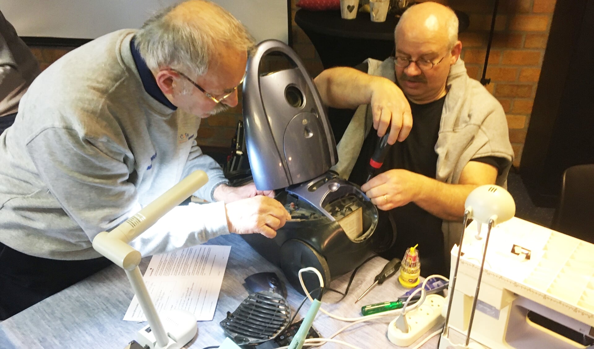 Vrijwilligers Repair Café. 