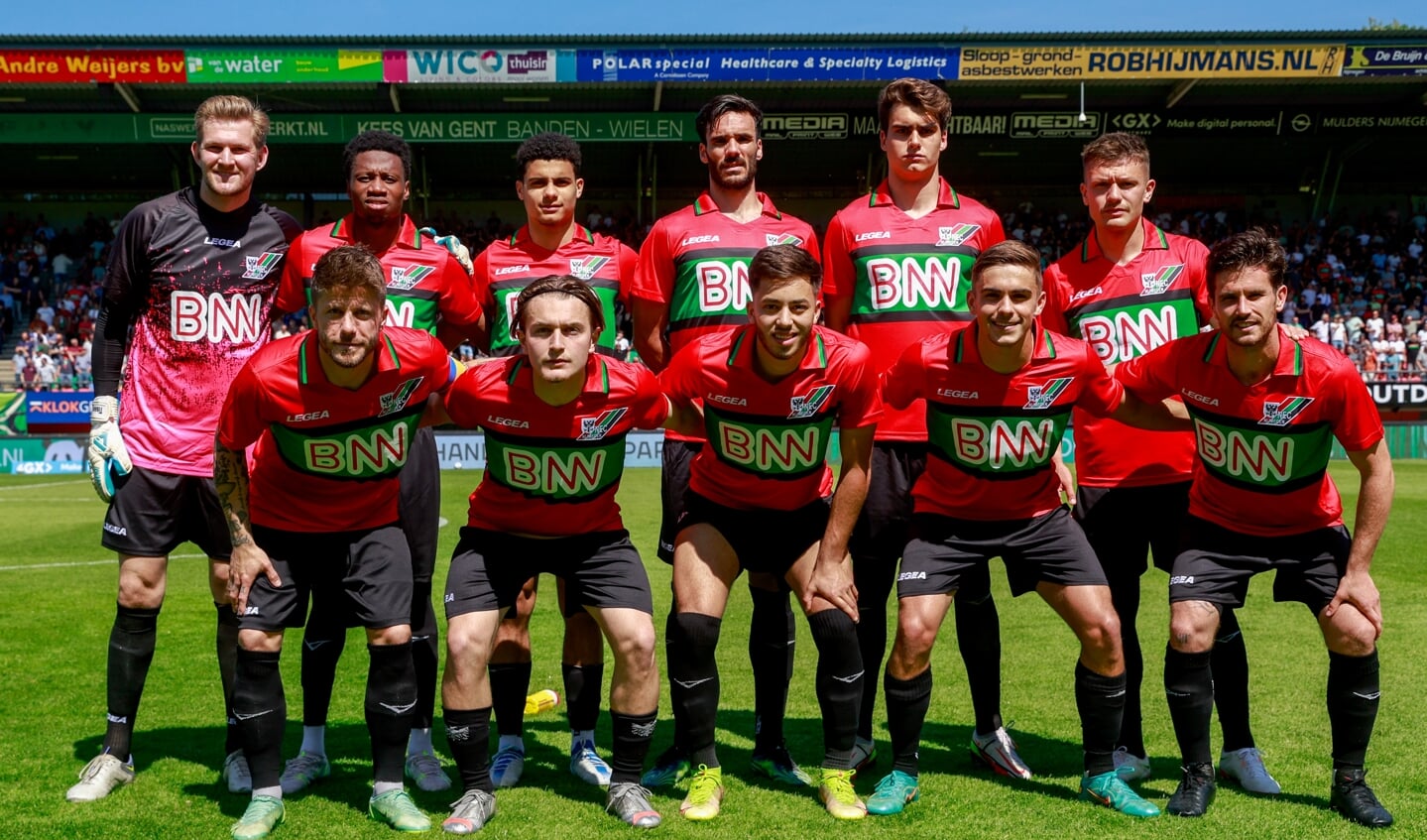 NEC voor aftrap van de wedstrijd NEC - Fortuna Sittard.