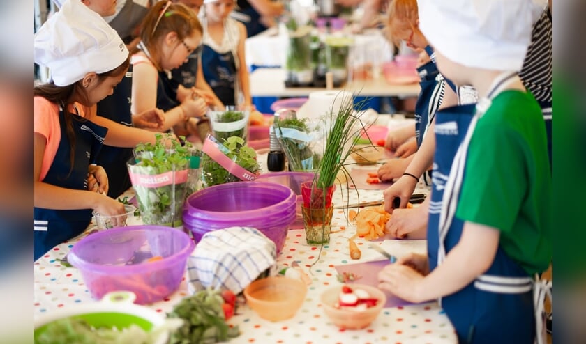 <p>Kooklessen voor kinderen in De Westpoort. </p>