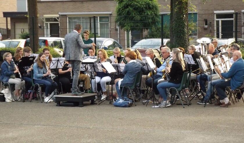 <p>Buitenconcert. </p>