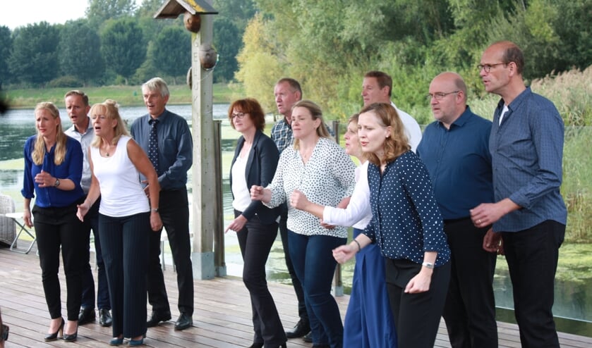 “We zijn een 12-koppige theaterzanggroep, zes dames en zes heren. Alle stemmen zijn vertegenwoordigd."