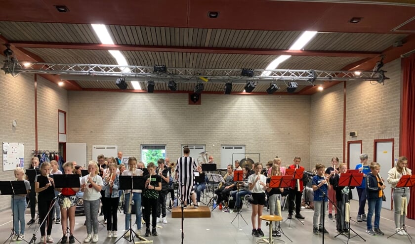 <p>Uitvoering schoolproject met Vlijt en Volharding. </p>