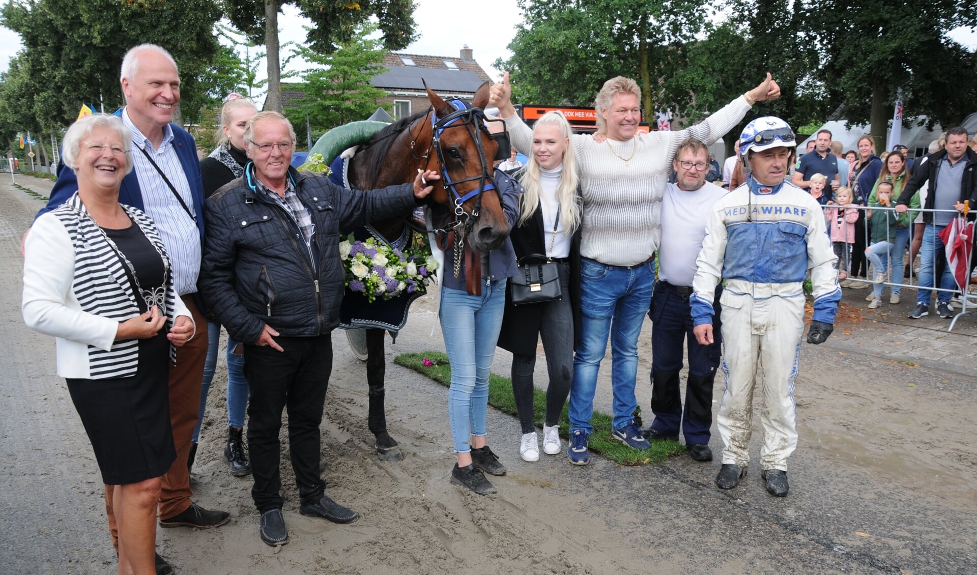 Winnaar 2019 met eigenaar Stal De Groningers en rijder John de Leeuw. 