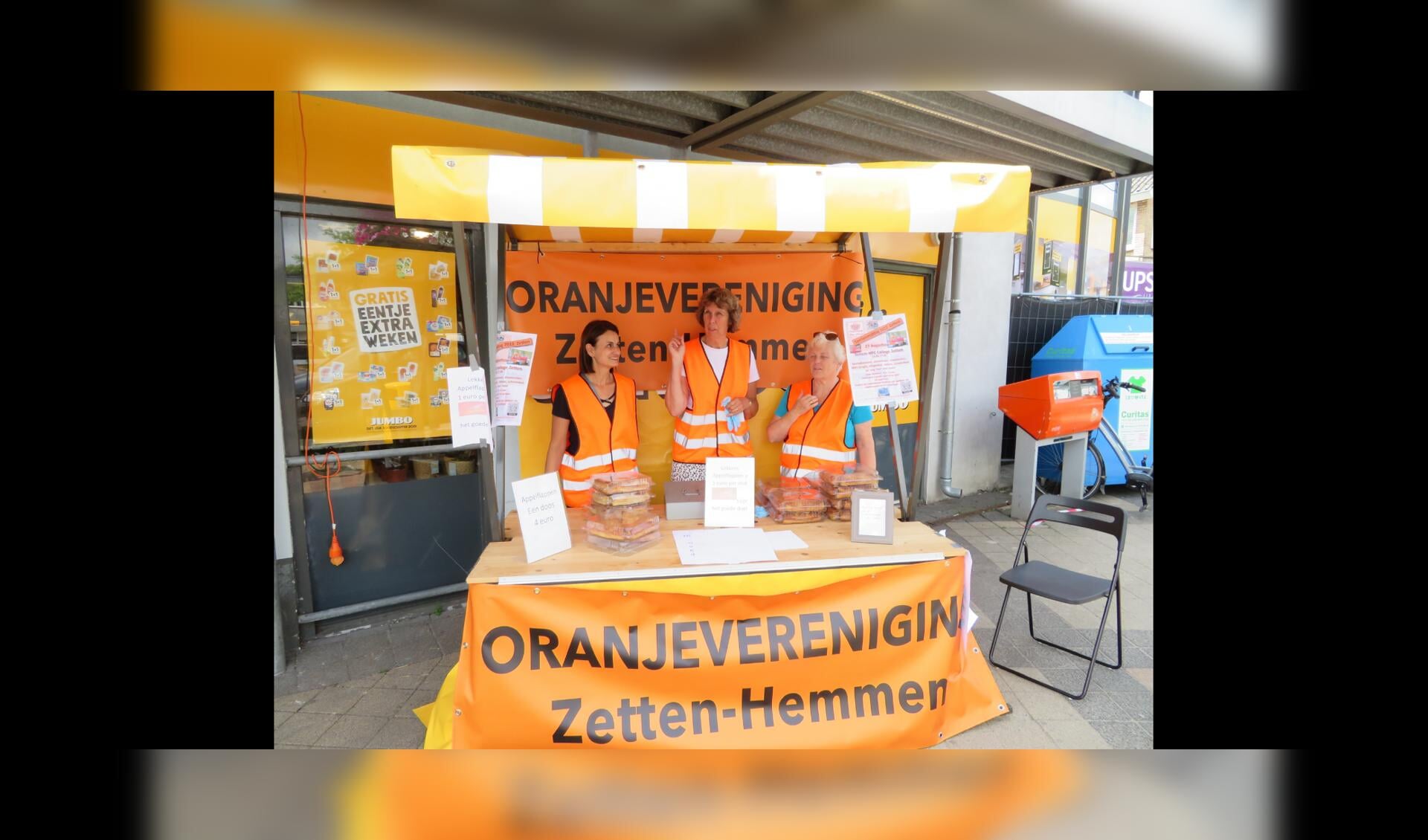 Deel van het bestuur Oranjevereniging Zetten-Hemmen.