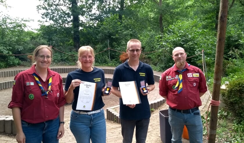 <p>Marleen Kedde en Frank de Water ontvingen voor hun bijzondere verdiensten de Gouden vos van Scouting Nederland.&nbsp;</p>  