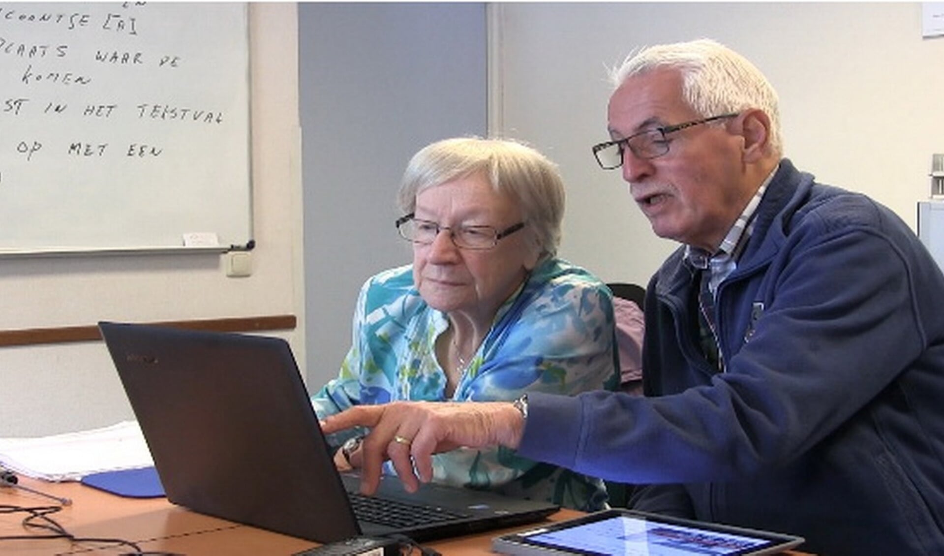 Mediatrefpunt Arnhem Zuid helpt senioren op weg naar meer digitale zelfstandigheid.